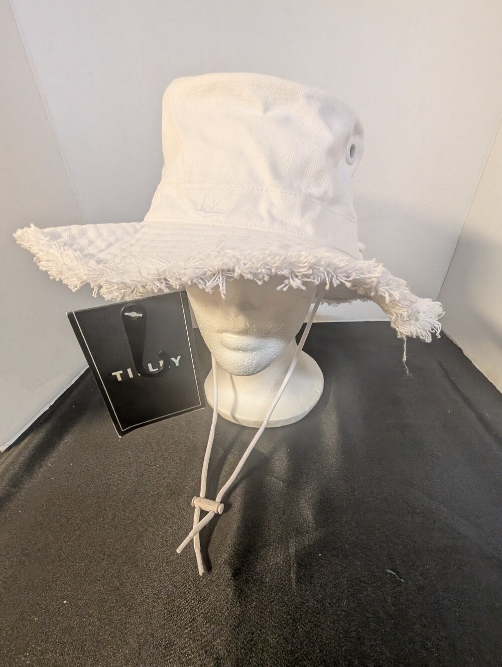 Tilley New With Tags Unisex White fringe Hat Travel Vacation Accessories Large